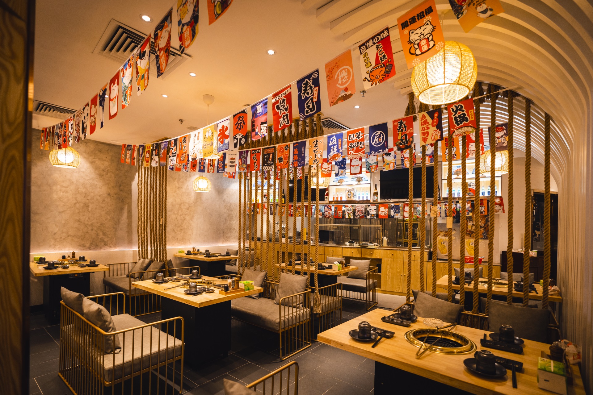 星巴克如何通过深圳餐饮空间设计来确定餐厅的装修风格？