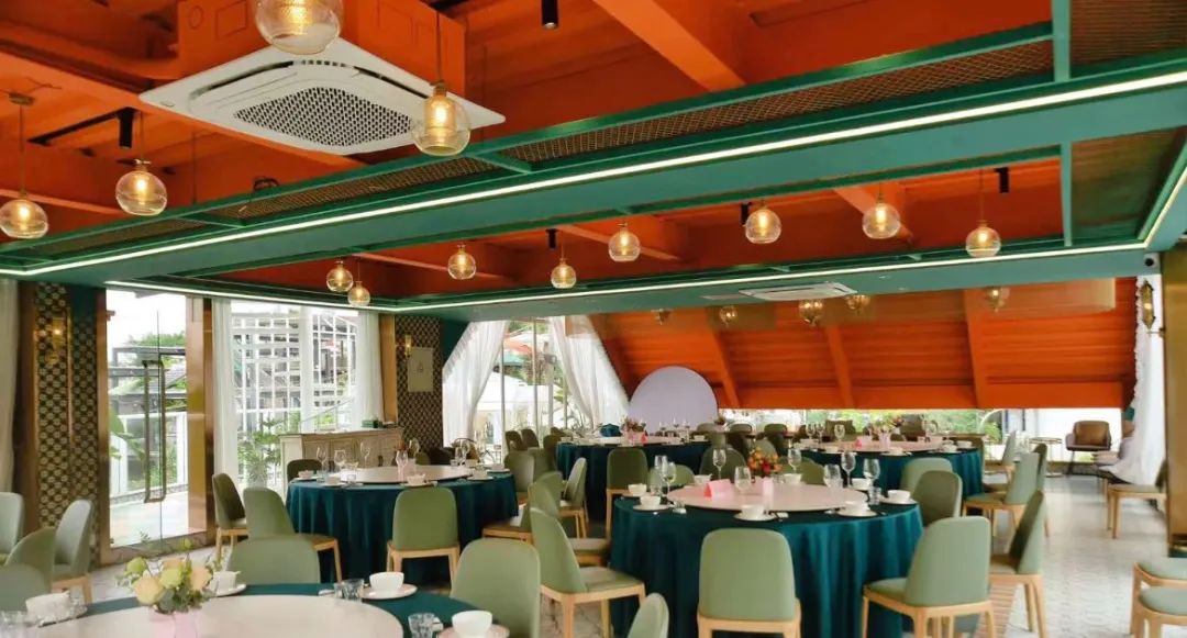 星巴克将色彩碰撞到底，看这家深圳餐饮空间设计如何诠释独特的摩洛哥风情