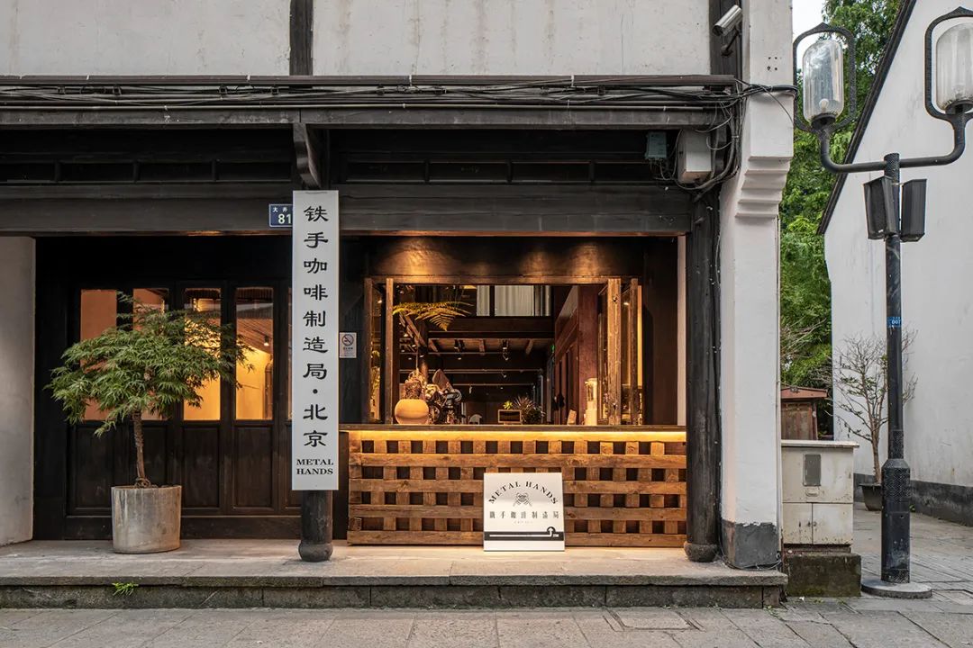 星巴克打破传统，让咖啡店的深圳餐饮空间设计中西合璧